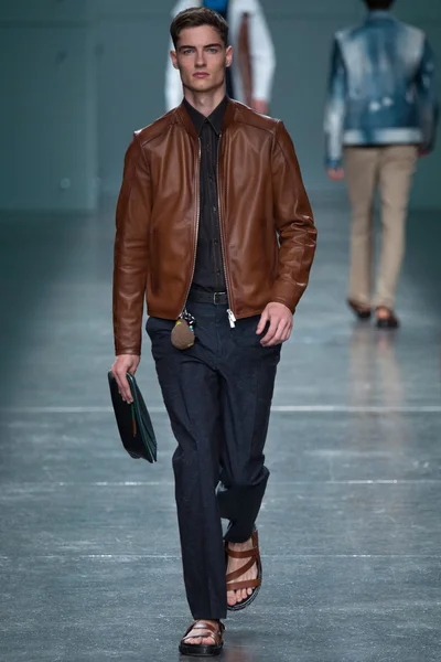 Look 3